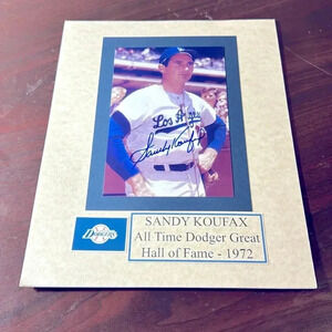 Dodgers Sandy Koufax Autographed 8 x 10 photo